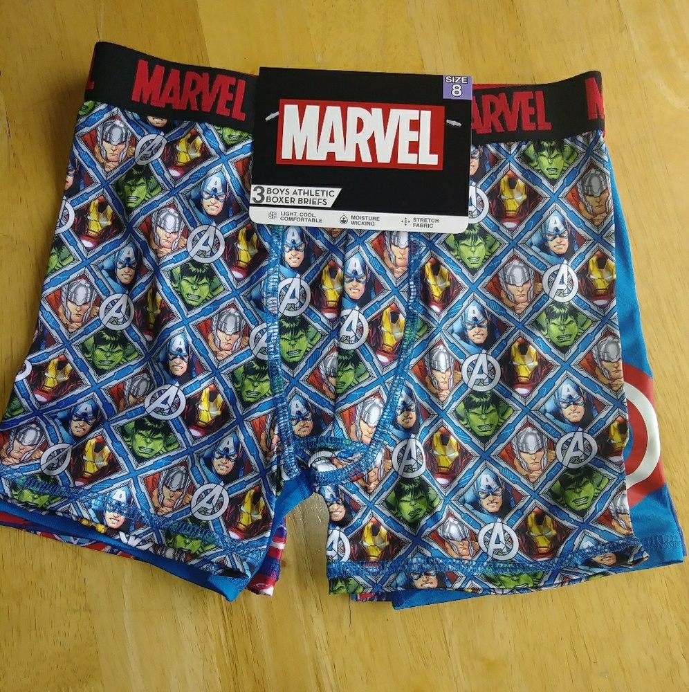 Brand new Marvel 3pack boxer briefs size 8 boys